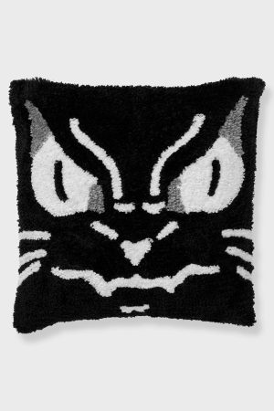 Hiss Tufted Cushion
